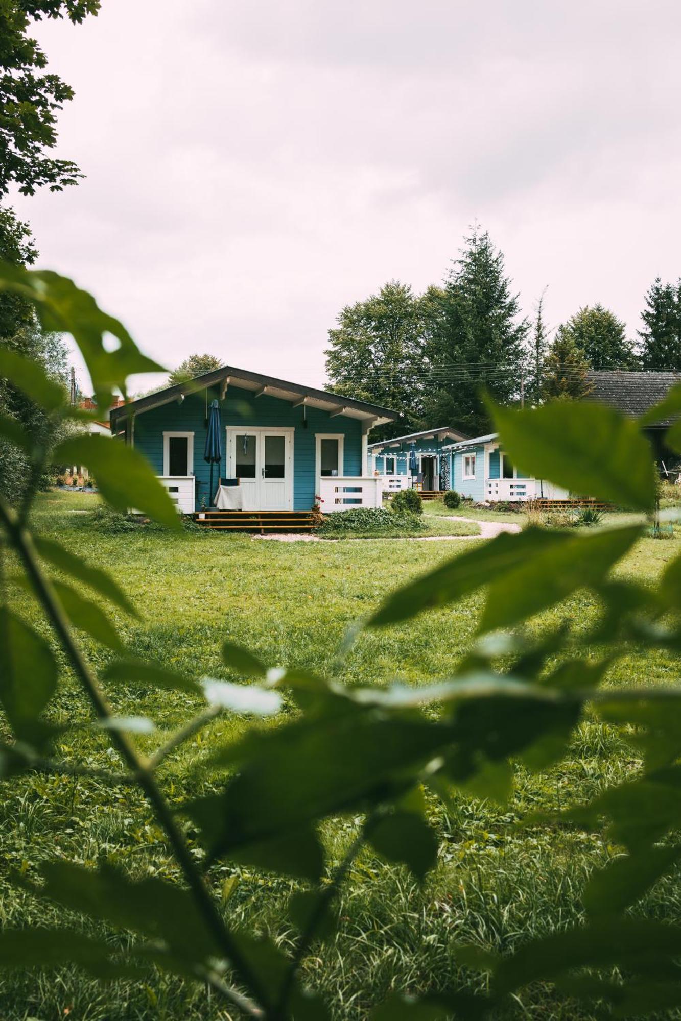 Domek Caloroczny Na Wylacznosc Niebieska Osada Nad Gorskim Potokiem Stary Waliszow Exterior foto